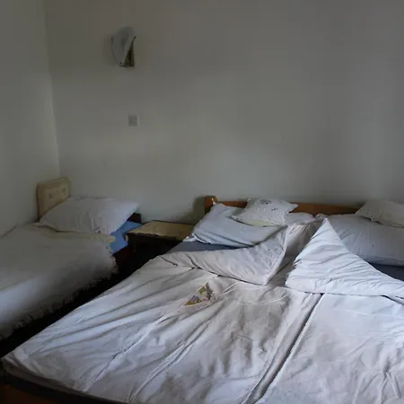 Tara3M Rooms And Apartments Guest house